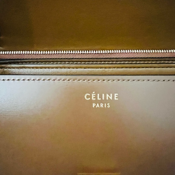 CELINE MEDIUM CLASSIC BAG IN BOX CALFSKIN CAMEL - Picture 6 of 17